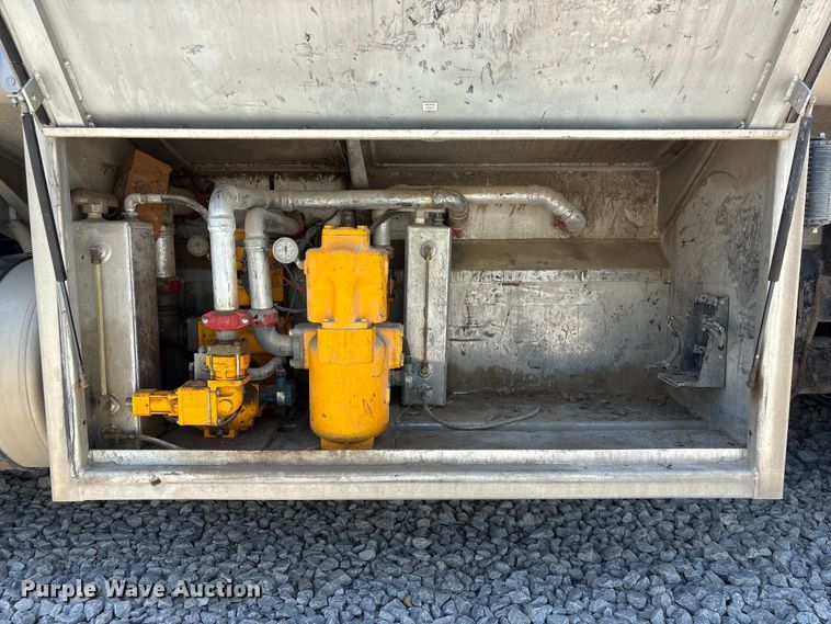 image for item YA3627 2017 Freightliner 114SD fuel truck
