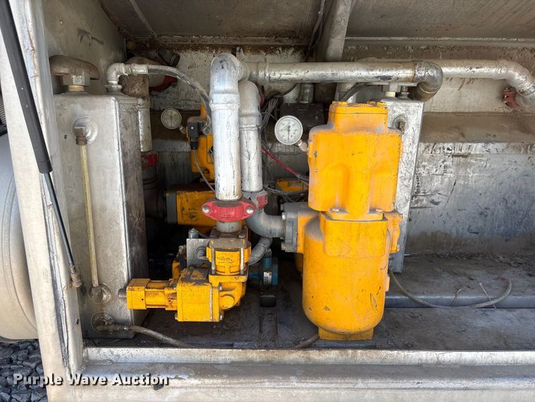 image for item YA3627 2017 Freightliner 114SD fuel truck