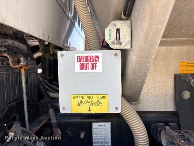 image for item YA3627 2017 Freightliner 114SD fuel truck