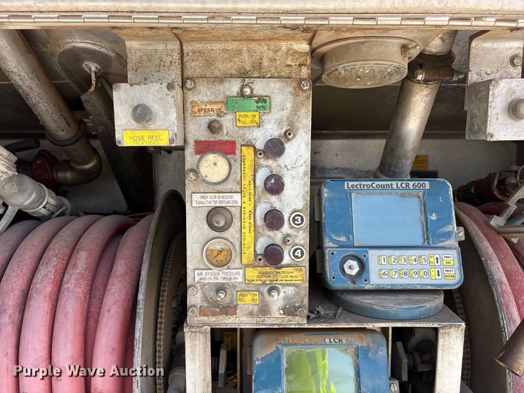 image for item YA3627 2017 Freightliner 114SD fuel truck
