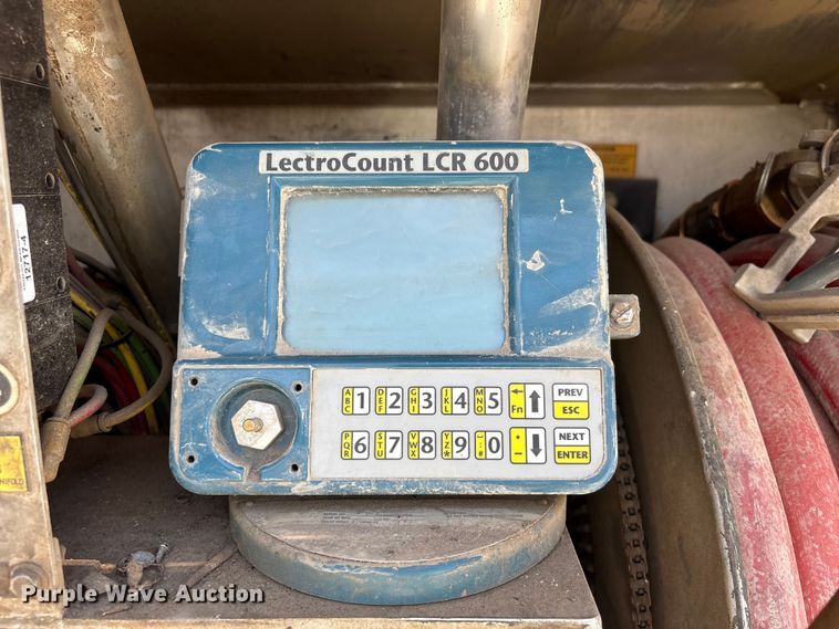 image for item YA3627 2017 Freightliner 114SD fuel truck