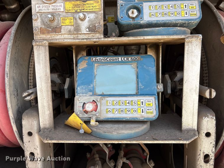 image for item YA3627 2017 Freightliner 114SD fuel truck