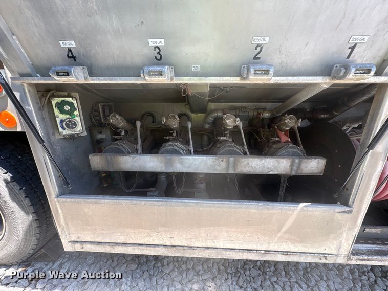 image for item YA3627 2017 Freightliner 114SD fuel truck