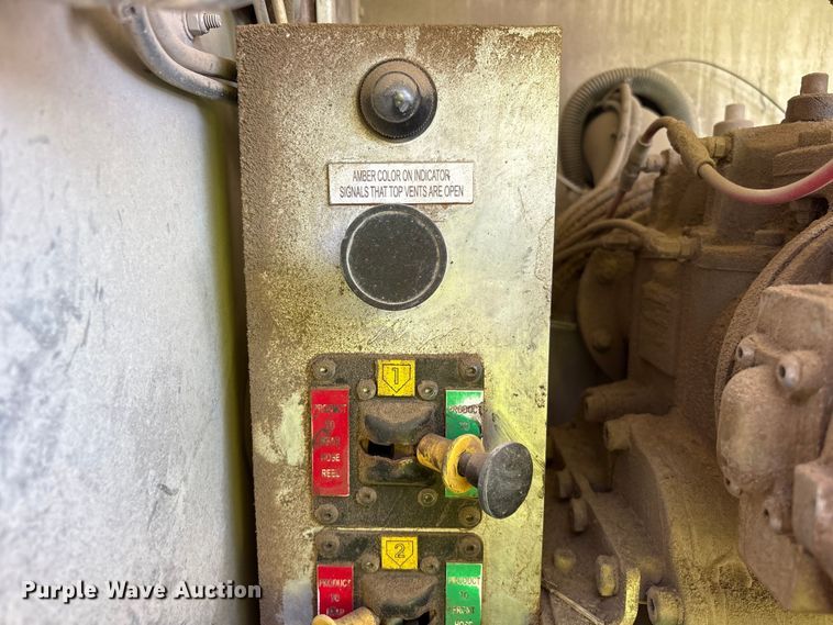 image for item YA3627 2017 Freightliner 114SD fuel truck