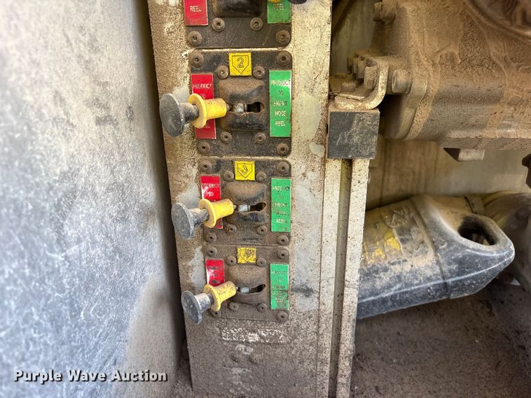 image for item YA3627 2017 Freightliner 114SD fuel truck
