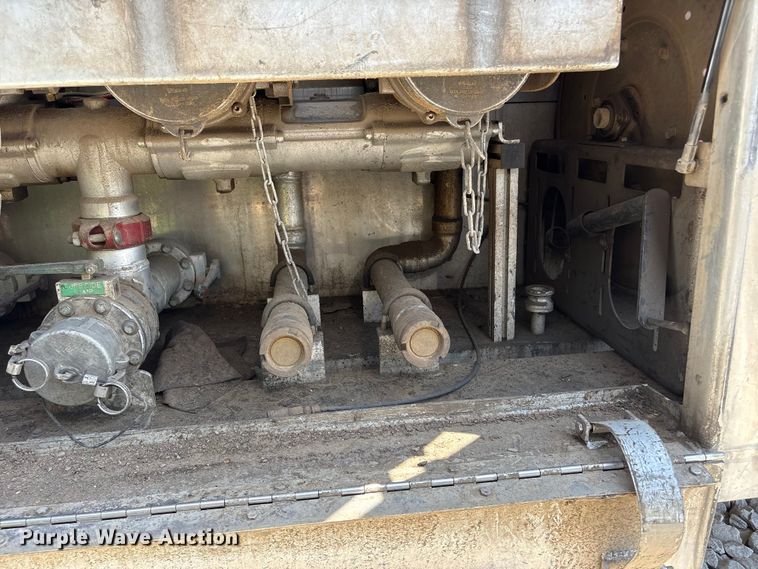 image for item YA3627 2017 Freightliner 114SD fuel truck