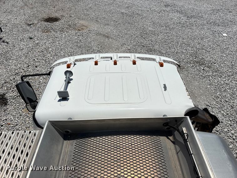 image for item YA3627 2017 Freightliner 114SD fuel truck