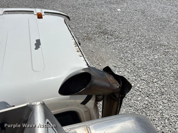 image for item YA3627 2017 Freightliner 114SD fuel truck