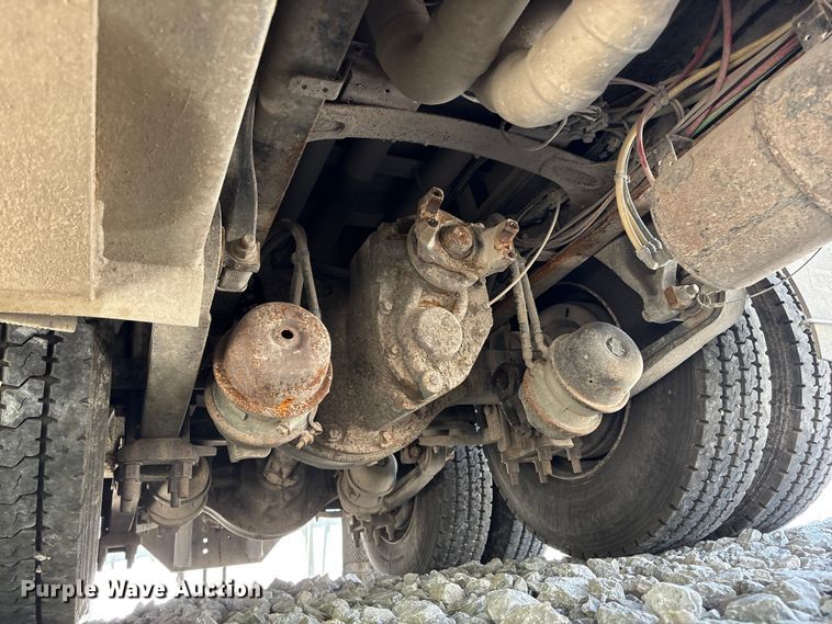image for item YA3627 2017 Freightliner 114SD fuel truck