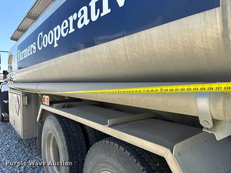 image for item YA3627 2017 Freightliner 114SD fuel truck