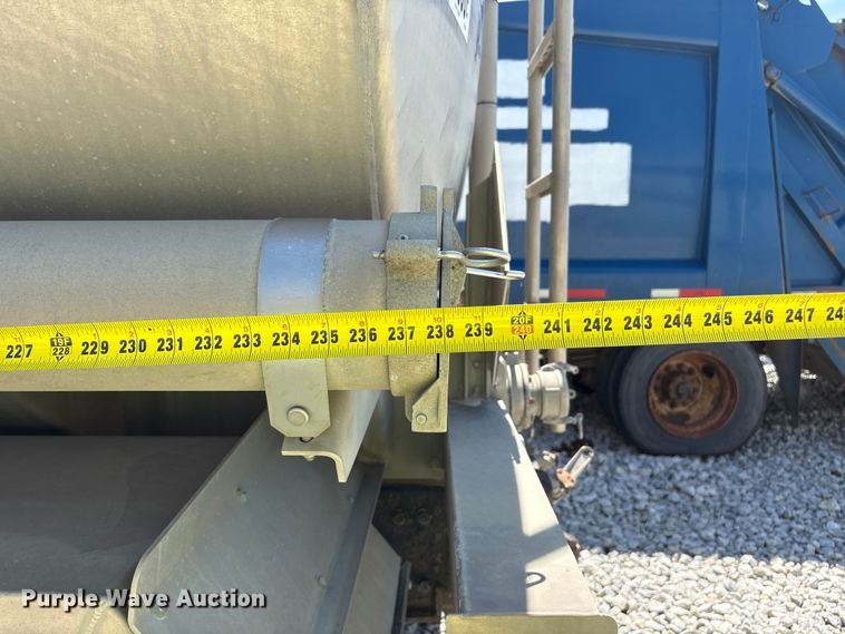 image for item YA3627 2017 Freightliner 114SD fuel truck