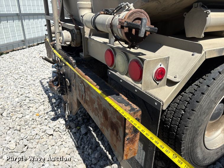 image for item YA3627 2017 Freightliner 114SD fuel truck