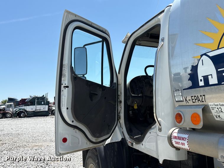 image for item YA3627 2017 Freightliner 114SD fuel truck