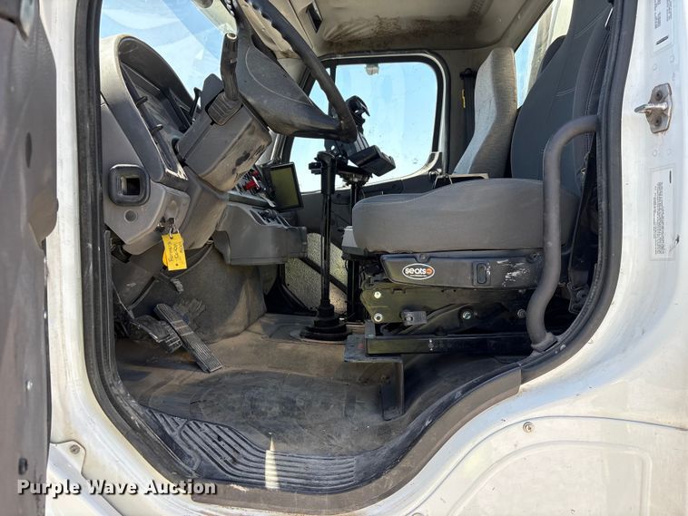 image for item YA3627 2017 Freightliner 114SD fuel truck
