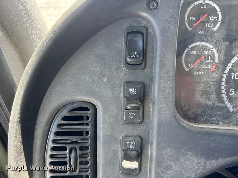 image for item YA3627 2017 Freightliner 114SD fuel truck