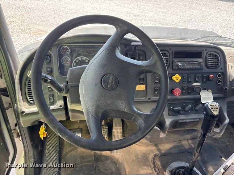 image for item YA3627 2017 Freightliner 114SD fuel truck