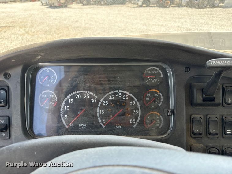 image for item YA3627 2017 Freightliner 114SD fuel truck