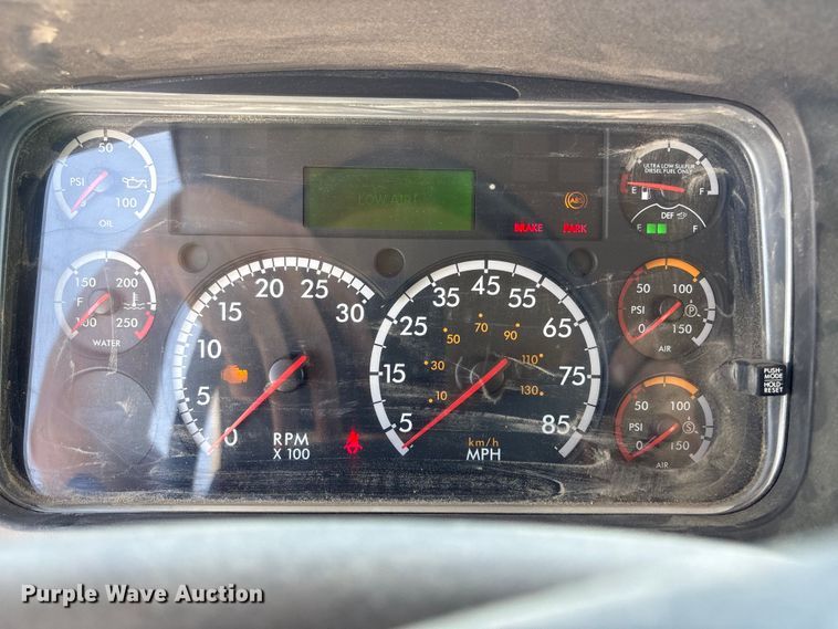 image for item YA3627 2017 Freightliner 114SD fuel truck