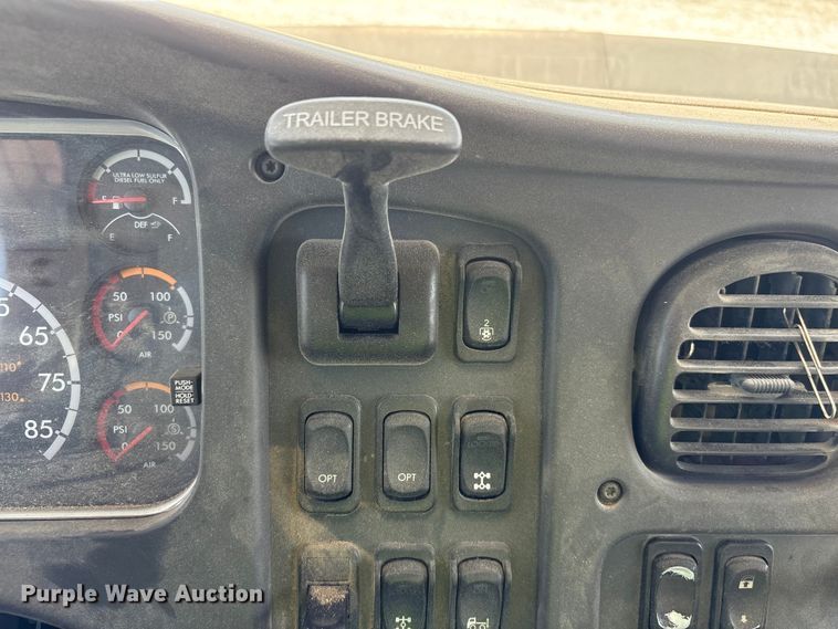 image for item YA3627 2017 Freightliner 114SD fuel truck