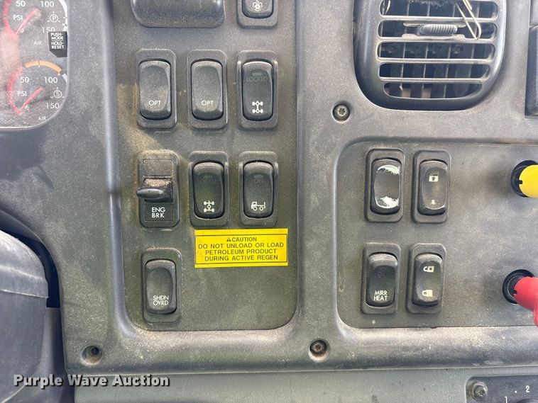 image for item YA3627 2017 Freightliner 114SD fuel truck