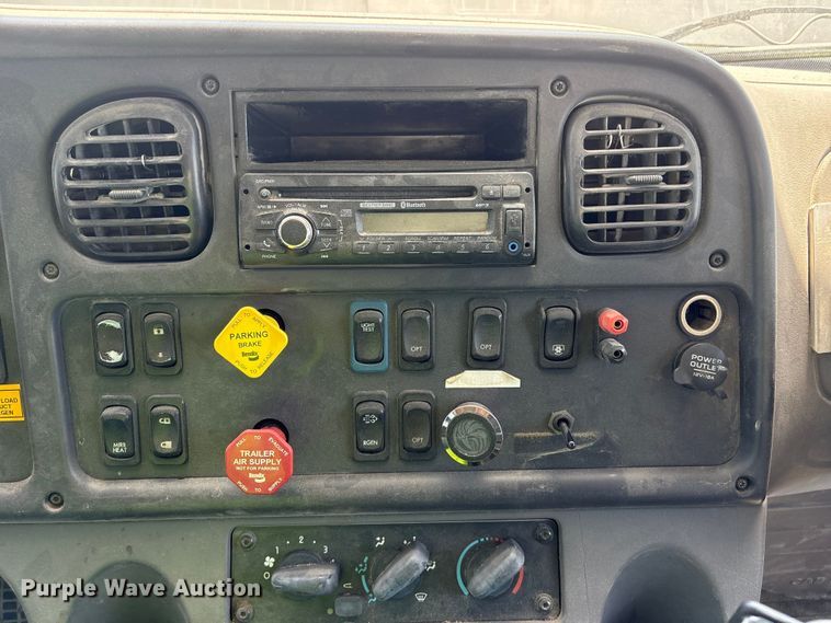 image for item YA3627 2017 Freightliner 114SD fuel truck