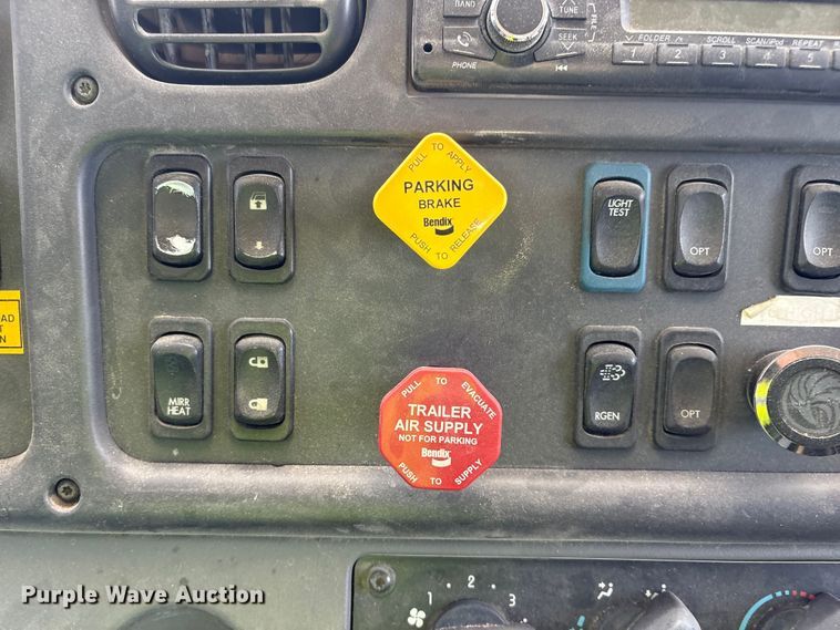 image for item YA3627 2017 Freightliner 114SD fuel truck