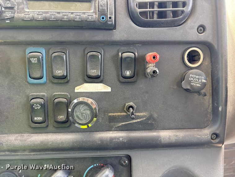 image for item YA3627 2017 Freightliner 114SD fuel truck