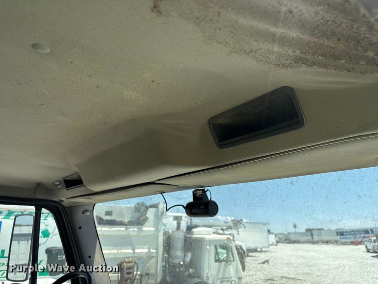 image for item YA3627 2017 Freightliner 114SD fuel truck