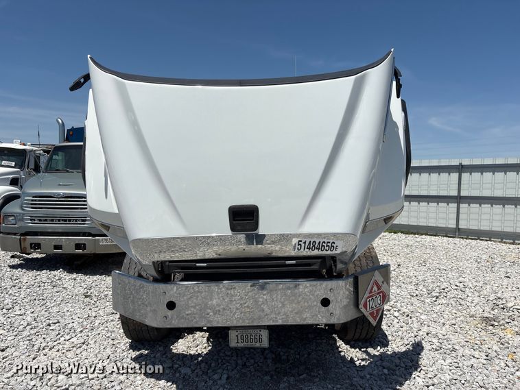 image for item YA3627 2017 Freightliner 114SD fuel truck