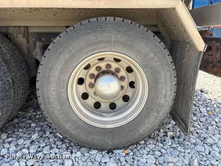 image for item YA3627 2017 Freightliner 114SD fuel truck