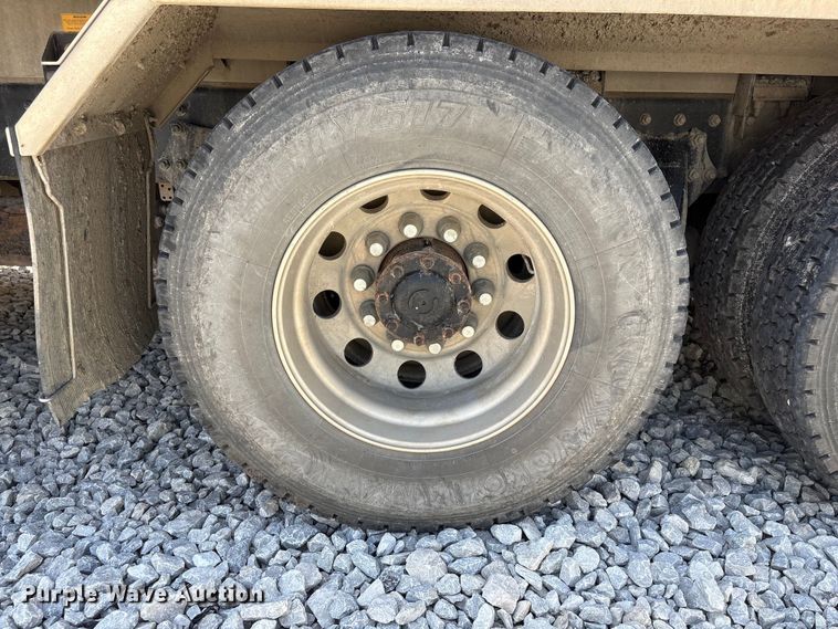 image for item YA3627 2017 Freightliner 114SD fuel truck