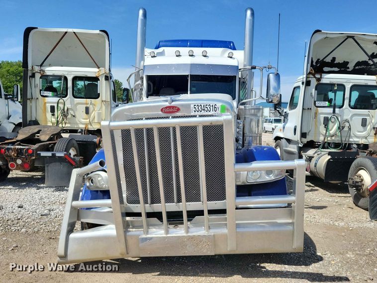 image for item YA3734 2020 Peterbilt  389 semi truck