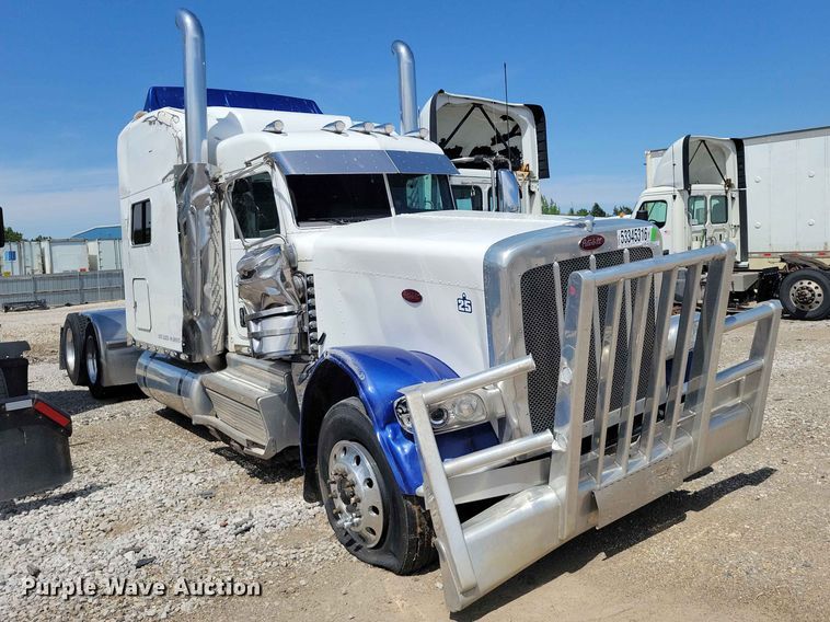 image for item YA3734 2020 Peterbilt  389 semi truck