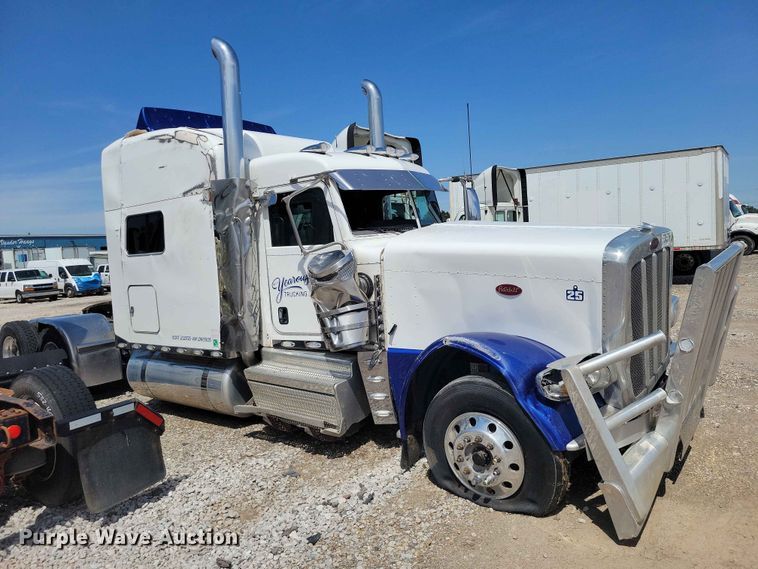 image for item YA3734 2020 Peterbilt  389 semi truck