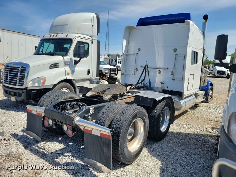 image for item YA3734 2020 Peterbilt  389 semi truck