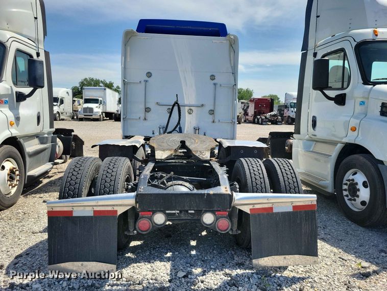 image for item YA3734 2020 Peterbilt  389 semi truck