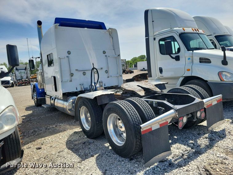 image for item YA3734 2020 Peterbilt  389 semi truck