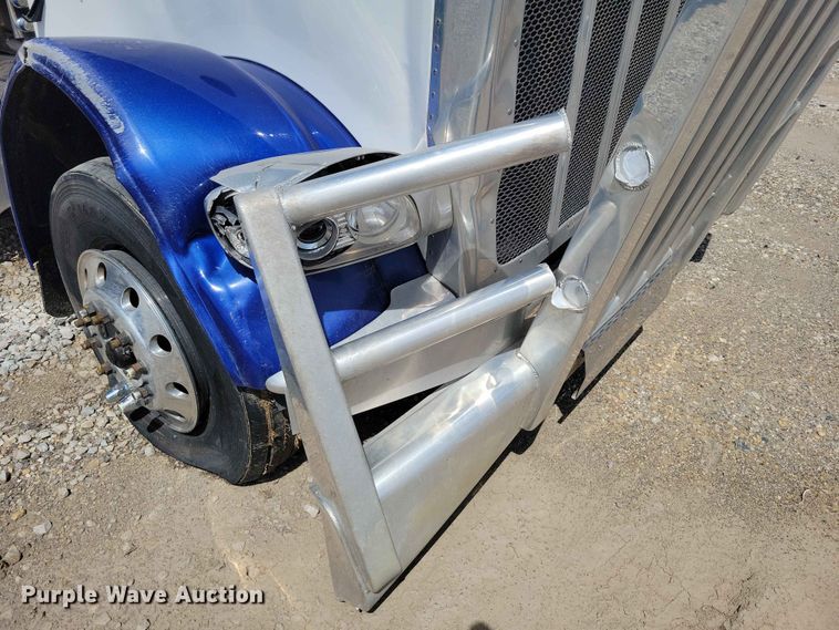 image for item YA3734 2020 Peterbilt  389 semi truck