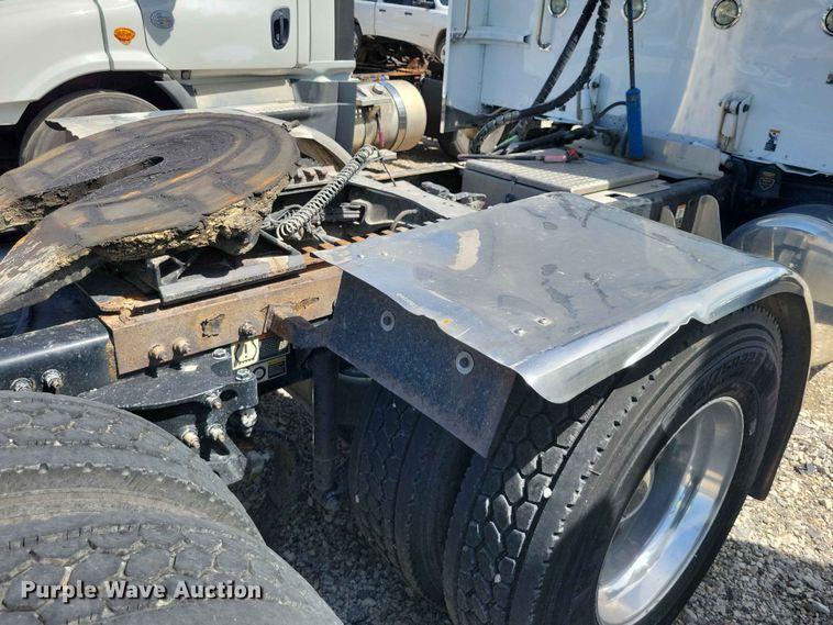 image for item YA3734 2020 Peterbilt  389 semi truck