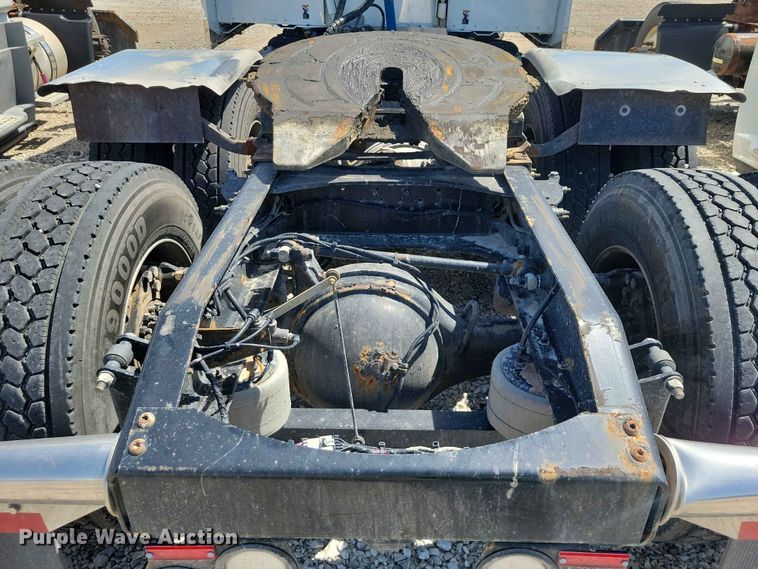 image for item YA3734 2020 Peterbilt  389 semi truck