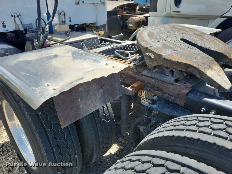 image for item YA3734 2020 Peterbilt  389 semi truck