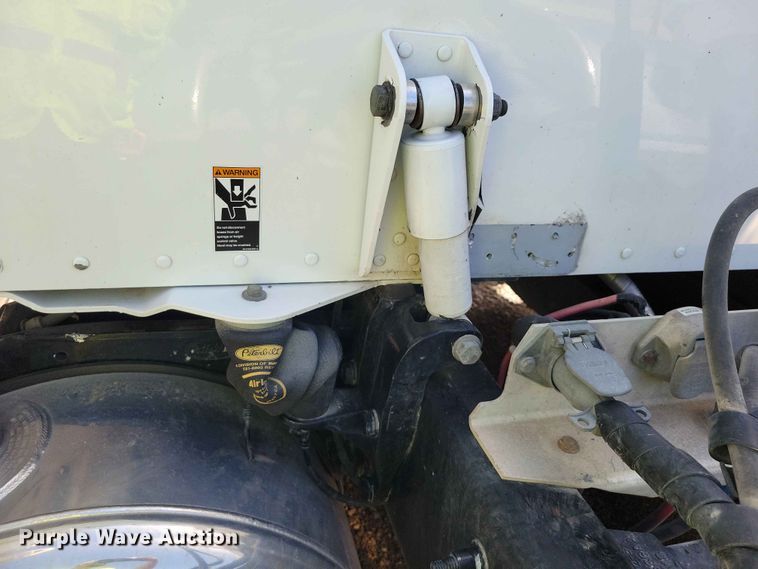 image for item YA3734 2020 Peterbilt  389 semi truck