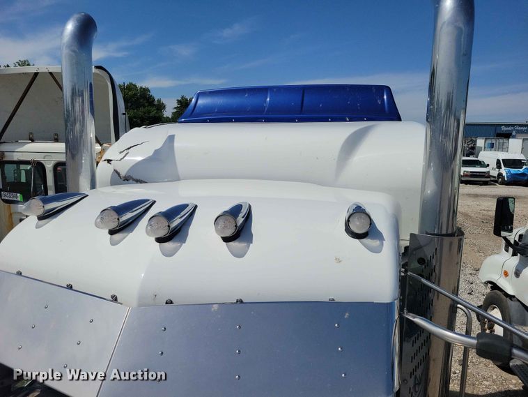 image for item YA3734 2020 Peterbilt  389 semi truck