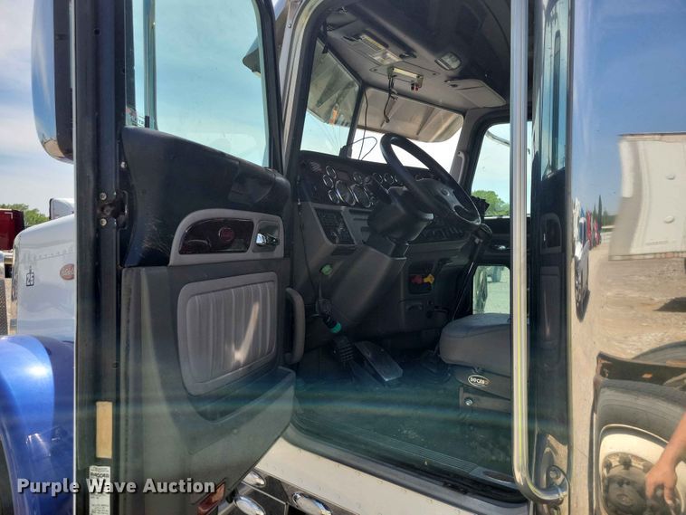 image for item YA3734 2020 Peterbilt  389 semi truck