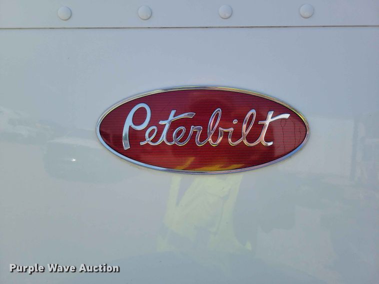 image for item YA3734 2020 Peterbilt  389 semi truck