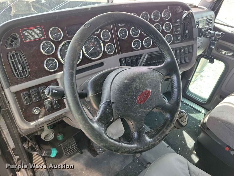 image for item YA3734 2020 Peterbilt  389 semi truck
