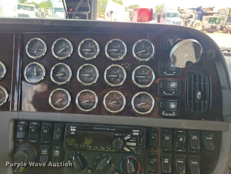 image for item YA3734 2020 Peterbilt  389 semi truck