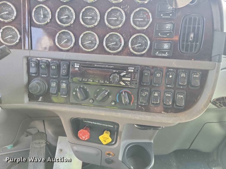 image for item YA3734 2020 Peterbilt  389 semi truck