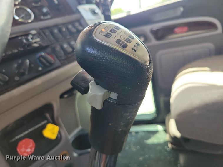 image for item YA3734 2020 Peterbilt  389 semi truck