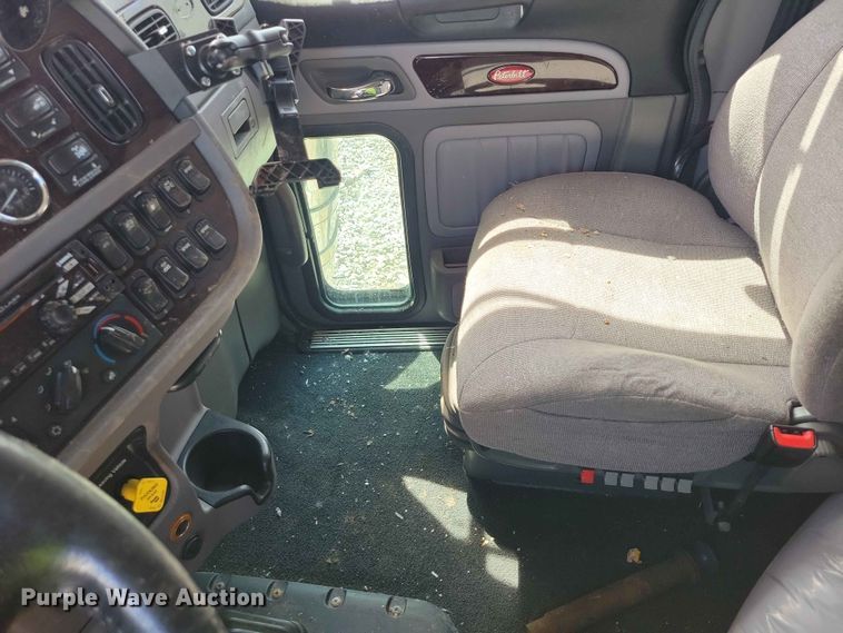 image for item YA3734 2020 Peterbilt  389 semi truck